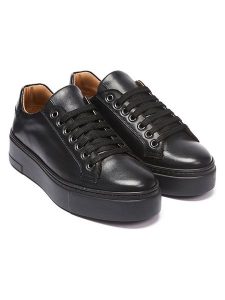 British Passport Skórzane sneakersy w kolorze czarnym rozmiar: 39. Czarne trampki British Passport, bez wzorów, bez zapięcia. Za 347,99 zł.