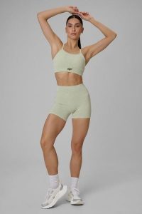 4F Legginsy krótkie treningowe bezszwowe damskie - zielone XS/S. Zielone legginsy 4f, bez wzorów, ze skóry, z podwyższonym stanem, krótkie. Za 119,99 zł.