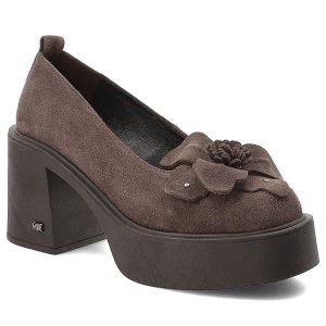 Brązowe Półbuty Karino Eleganckie Obuwie Damskie Na Obcasie. Brązowe półbuty Karino, z aplikacjami, z weluru, bez obcasa, na obcasie, bez zapięcia. Za 433,99 zł.