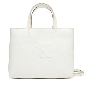 Torebka Calvin Klein Jeans. Białe torebki klasyczne Calvin Klein Jeans, bez wzorów, z jeansu, bez dodatków. Za 369,99 zł.
