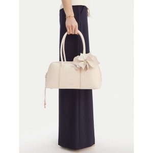 Torebka GINO ROSSI. Białe torebki klasyczne Gino Rossi, bez wzorów, bez dodatków. Za 249,99 zł.