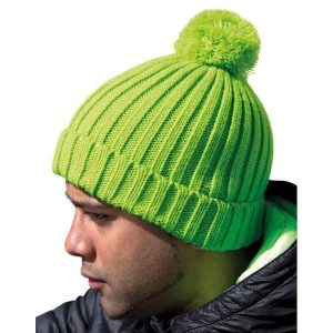 Czapka Dzianinowa. Szare czapki RESULT WINTER ESSENTIALS, bez wzorów, z dzianiny. Za 33,99 zł.