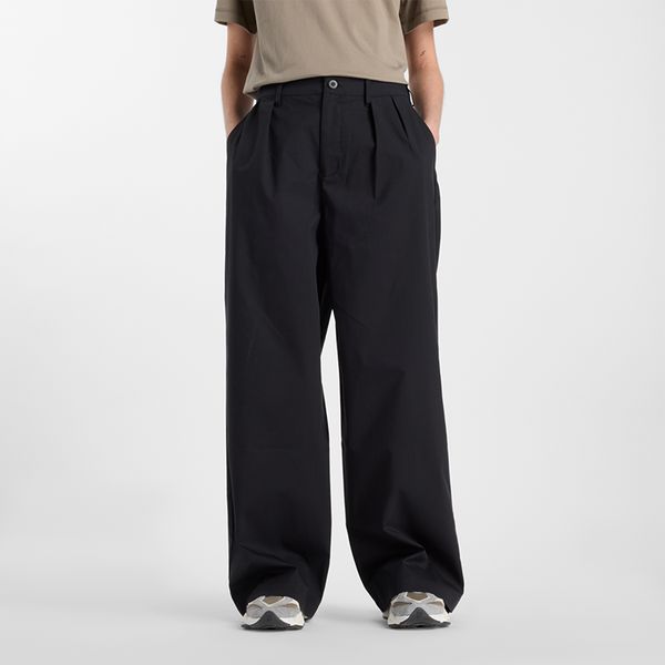 Spodnie damskie New Balance WP51538BK – czarne. Czarne spodnie z wysokim stanem New Balance, bez wzorów, z bawełny, z podwyższonym stanem. Za 359,99 zł.