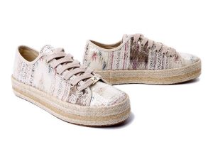 RIEKER 94010-60 beige, półbuty/sneakersy damskie. Brązowe półbuty Rieker, bez wzorów, bez obcasa, bez zapięcia. Za 319,90 zł.