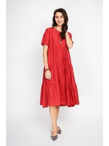 Le Jardin du Lin Sukienka w kolorze czerwonym rozmiar: 36. Czerwone sukienki Le jardin du lin, bez wzorów, bez kołnierzyka, bez ramiączek, midi. Za 130,99 zł.