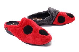 MANITU 320103-04 rot, kapcie damskie. Czerwone kapcie Manitu, bez wzorów, z polaru. Za 184,91 zł.