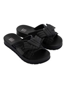 Zaxy Klapki "Urbana" w kolorze czarnym rozmiar: 37. Czarne klapki Zaxy, bez wzorów, z otwartym noskiem, bez obcasa. Za 52,30 zł.