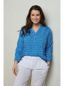 Curvy Lady Bluzka w kolorze niebieskim rozmiar: 46. Niebieskie bluzki Curvy Lady, bez wzorów, z wiskozy, klasyczne, bez kołnierzyka, bez ramiączek. Za 101,47 zł.