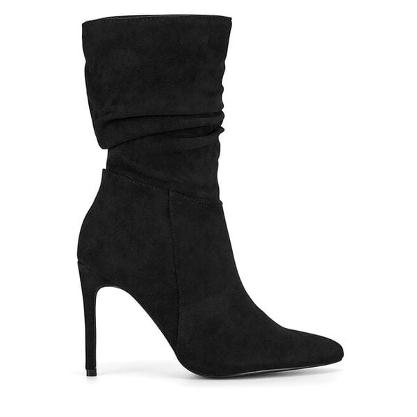 Botki DeeZee. Czarne botki DeeZee, bez wzorów, bez obcasa, na szpilce, bez zapięcia. Za 139,99 zł.