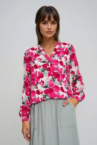Wzorzysta koszula fuksjowa. Koszule MOODO, bez wzorów, z wiskozy, bez kołnierzyka, bez ramiączek. Za 99,99 zł.