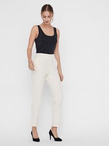 Vero Moda Spodnie w kolorze kremowym rozmiar: XXL/L32. Brązowe spodnie z wysokim stanem Vero Moda, bez wzorów, z materiału, z podwyższonym stanem. Za 61,46 zł.