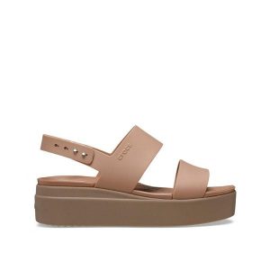 Sandały Kobieta Crocs Brooklyn Low Wedge brązowy. Brązowe sandały Crocs, bez wzorów, z materiału, bez obcasa, bez zapięcia. Za 356,00 zł.
