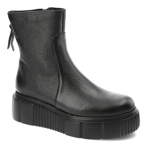Czarne Botki Armodo Modne Obuwie Damskie. Czarne botki Armodo, bez wzorów, z materiału, bez obcasa, bez zapięcia. Za 369,00 zł.
