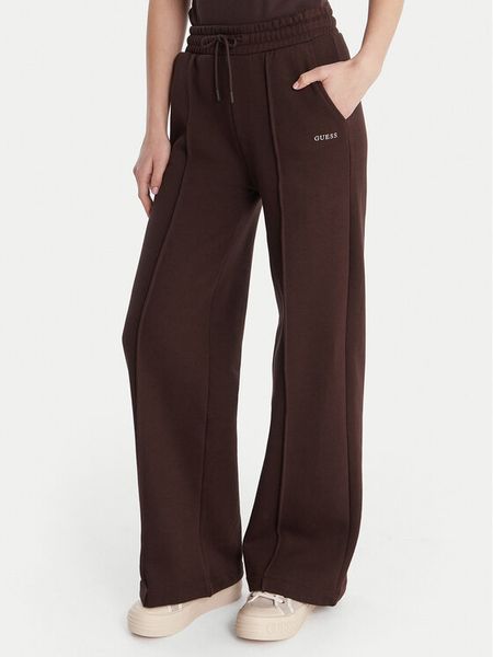 Guess Spodnie dresowe V6RB17 K9V31 Brązowy Regular Fit. Brązowe spodnie dresowe Guess, xs, z aplikacjami, z bawełny. Za 379,99 zł.