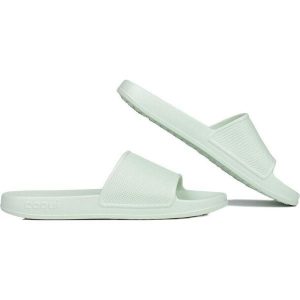 Klapki damskie Coqui Tora. Zielone klapki Coqui, bez wzorów, bez obcasa. Za 71,99 zł.