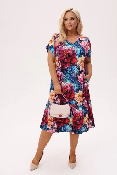 Wiskozowa sukienka Solea w print piwonii PLUS SIZE XXL OVERSIZE. Sukienki Moda Size Plus Iwanek, do pracy, na lato, plus size, bez wzorów, z elastanu, biznesowe, bez kołnierzyka, plus size, bez ramiączek, mini, oversize. Za 289,90 zł.