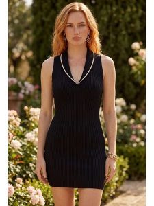 SOULSHAE Sukienka w kolorze czarnym rozmiar: L/XL. Czarne sukienki SOULSHAE, l, bez wzorów, prążkowane, bez kołnierzyka, bez ramiączek, mini. Za 86,95 zł.