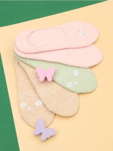 Skarpetki 5 pack - wielobarwny. Skarpetki Sinsay, bez wzorów. Za 15,99 zł.