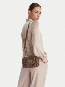 LOVE MOSCHINO Torebka JC4038PP1OLC0203 Brązowy. Brązowe torebki klasyczne LOVE MOSCHINO, bez wzorów, ze skóry, bez dodatków. Za 676,99 zł.