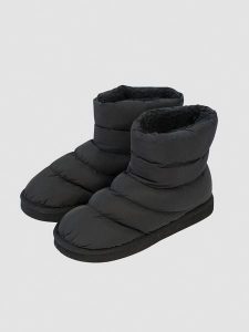 Monki Botki w kolorze czarnym rozmiar: 40/41. Czarne botki Monki, bez wzorów, z materiału, bez obcasa, bez zapięcia. Za 39,99 zł.