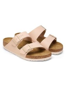 Birkenstock Klapki "Arizona" w kolorze beżowym rozmiar: 40. Brązowe klapki Birkenstock, bez wzorów, z otwartym noskiem, bez obcasa. Za 350,95 zł.