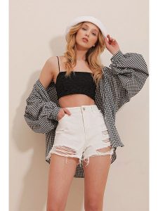 Trend Alacati Szorty dżinsowe w kolorze białym rozmiar: 36. Białe szorty Trend Alacati, bez wzorów, klasyczne. Za 46,95 zł.