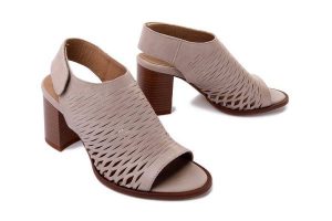 IGI&CO 3690122 Vitello Antik/visone, sandały damskie. Brązowe sandały IGI&CO, bez wzorów, ze skóry, bez obcasa, bez zapięcia. Za 239,95 zł.