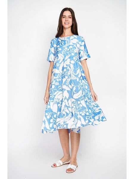 ASSUILI Sukienka w kolorze biało-błękitnym rozmiar: 42. Białe sukienki Assuili, bez wzorów, klasyczne, bez kołnierzyka, bez ramiączek, midi, rozkloszowane. Za 109,52 zł.