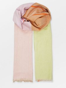 Becksöndergaard Szal "Vikko" ze wzorem - 200 x 100 cm rozmiar: onesize. Szaliki Becksöndergaard, bez wzorów, z bawełny. Za 83,22 zł.