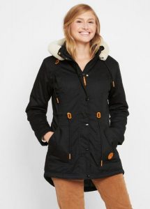 Parka z wstawką ze sztucznego futerka, ocieplana. Czarne kurtki bonprix, bez wzorów, z kapturem. Za 229,99 zł.