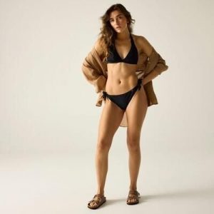 Damskie majtki bikini Elana. Czarne bikini Regatta, bez wzorów, z elastanu. Za 99,99 zł.