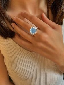 Les Petites Précieuses Srebrny pierścionek z akwamarynem i cyrkonią rozmiar: 60. Niebieskie pierścionki Les Petites Précieuses, z akwamarynem, srebrne. Za 260,99 zł.