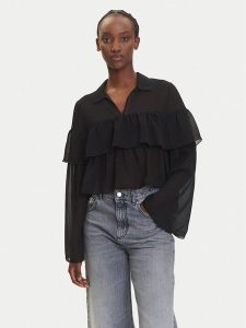 ONLY Bluzka Suzzi 15360661 Czarny Regular Fit. Czarne bluzki ONLY, xs, bez wzorów, z syntetyku, bez kołnierzyka, bez ramiączek. Za 119,99 zł.