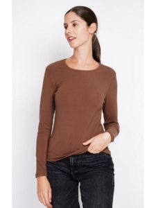 ASSUILI Koszulka w kolorze jasnobrązowym rozmiar: 40. Brązowe bluzki Assuili, bez wzorów, z bawełny, klasyczne, bez kołnierzyka, bez ramiączek. Za 78,99 zł.