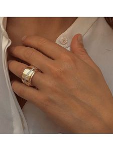 Les Petites Précieuses Pozłacany pierścionek z cyrkonią rozmiar: 58. Żółte pierścionki Les Petites Précieuses, z cyrkonią, pozłacane. Za 170,07 zł.