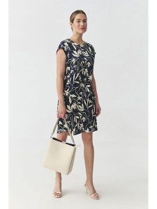 TATUUM Sukienka w kolorze granatowo-białym rozmiar: 38. Niebieskie sukienki Tatuum, na co dzień, bez wzorów, bez kołnierzyka, bez ramiączek, mini, proste. Za 152,26 zł.