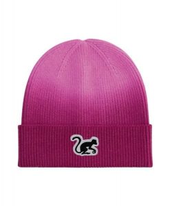 Czapka beanie – haftowane logo / gradient / rozmiar uniwersalny (różowa). Czerwone czapki SURF MONKEY, z aplikacjami, z dzianiny. Za 139,95 zł.