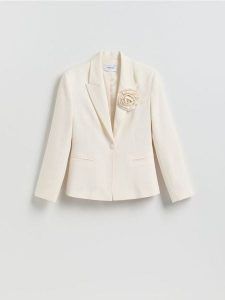 Marynarka z broszką - kremowy. Białe marynarki i żakiety Reserved, l, bez wzorów, z tkaniny. Za 299,99 zł.