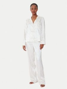 Guess Piżama O5BX05 W4732 Écru Regular Fit. Piżamy Guess, z aplikacjami, z syntetyku, bez ramiączek. Za 299,99 zł.