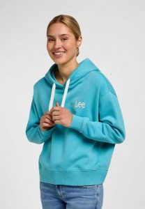 DAMSKA BLUZA LEE ESSENTIAL HOODIE BAY BLUE 112350245. Niebieskie bluzy Lee, m, bez wzorów, z kapturem. Za 199,99 zł.