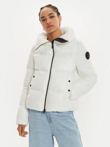 Save The Duck Kurtka zimowa D39370W LUCK19 Biały Regular Fit. Białe kurtki Save the duck, na zimę, bez wzorów, z syntetyku, bez kaptura. Za 575,99 zł.