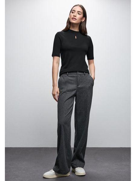 Street One Koszulka w kolorze czarnym rozmiar: 42. Czarne bluzki Street One, bez wzorów, street, bez kołnierzyka, bez ramiączek. Za 95,92 zł.