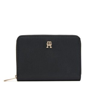 Portfel Tommy Hilfiger. Czarne portfele TOMMY HILFIGER, bez wzorów, z nylonu. Za 189,99 zł.