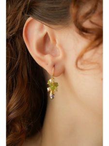 Pierres delicates Kolczyki w kolorze białym z perłami rozmiar: onesize. Zielone kolczyki Pierres delicates, z kryształem, z mosiądzu. Za 52,99 zł.