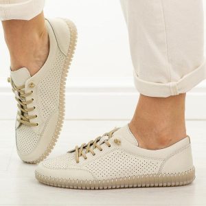 Beżowe ażurowe skórzane półbuty damskie Vinceza 79598. Brązowe półbuty VINCEZA, na jesień, w ażurowe wzory, z jeansu, z okrągłym noskiem, bez obcasa, na płaskiej podeszwie, bez zapięcia. Za 249,00 zł.