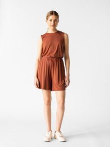 Les Lunes Kombinezon "Violeett" w kolorze pomarańczowym rozmiar: XXS. Pomarańczowe kombinezony Les Lunes, xxs, bez wzorów, bez kołnierzyka, bez ramiączek. Za 173,99 zł.