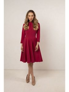 Awama Sukienka w kolorze czerwonym rozmiar: XL. Czerwone sukienki Awama, xl, bez wzorów, bez kołnierzyka, bez ramiączek, midi. Za 123,25 zł.