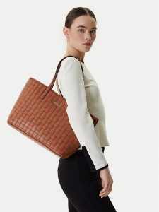 Guess Torebka Sandy HWWG84 18230 Brązowy. Brązowe shopper bag Guess, z aplikacjami, ze skóry, bez dodatków. Za 690,99 zł.