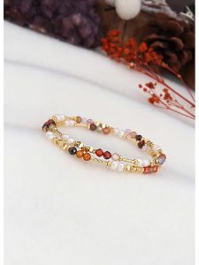 L'Atelier de Gaia Pozłacana bransoletka z perłami i agatami rozmiar: onesize. Białe bransoletki L'Atelier de Gaia, z agatem, pozłacane. Za 100,45 zł.