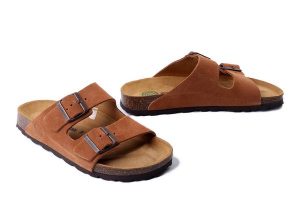 DR. BRINKMANN 600134-21 cognac, klapki damskie. Brązowe klapki Dr. Brinkmann, bez wzorów, ze skóry, bez obcasa. Za 264,90 zł.